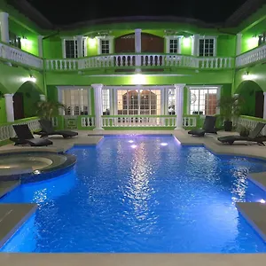 Inn Pesheres &